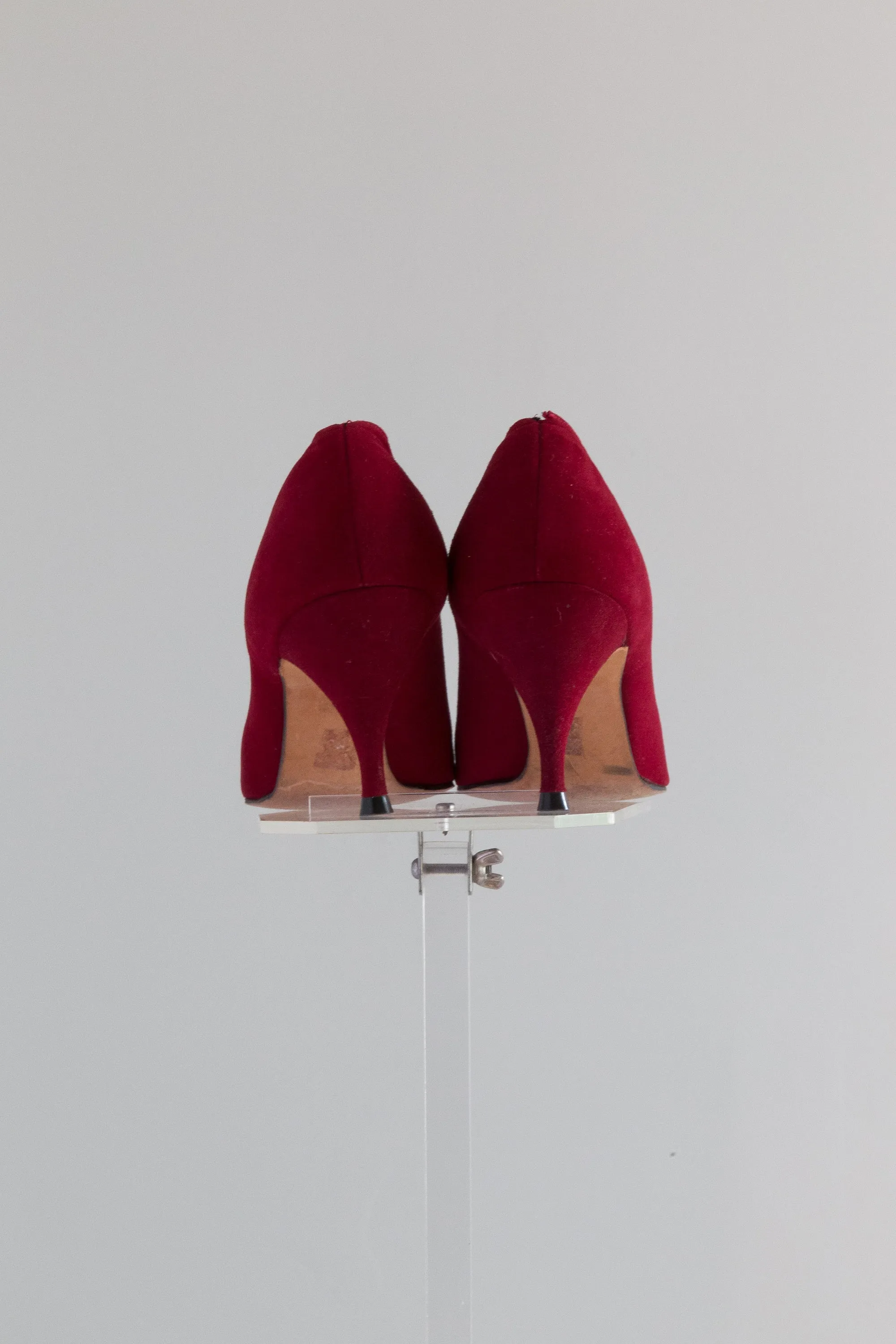 1950's Red Velvet Suede Scalloped Heels With Bow // Sz 7.5